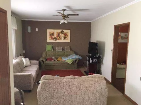 Casa com 4 quartos, 2 banheiros e 211m² à venda no bairro Cohab Tablada, Pelotas