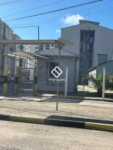 Apartamento com 2 quartos, 1 banheiro e 50m² para alugar no bairro Cruzeiro, Pelotas