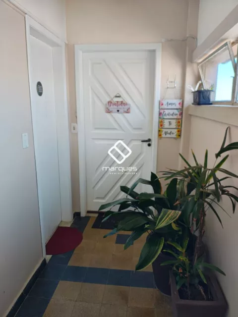 APARTAMENTO CENTRAL, AMPLO E COM BELA VISTA