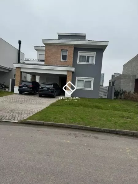 Casa com 4 quartos, 2 banheiros e 296m² à venda no bairro São Gonçalo, Pelotas