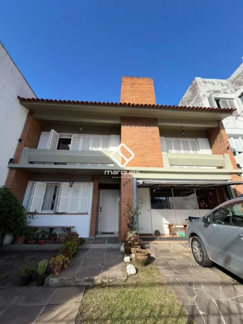 Casa com 3 quartos, 2 banheiros e 233m² à venda no bairro Centro, Pelotas