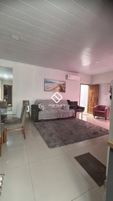 Casa com 2 quartos, 1 banheiro e 80m² à venda no bairro Areal, Pelotas