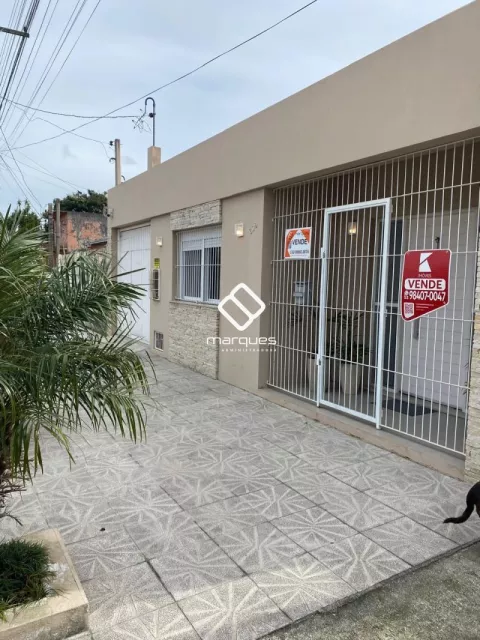 Casa com 3 quartos, 3 banheiros e 228m² à venda no bairro Três Vendas, Pelotas
