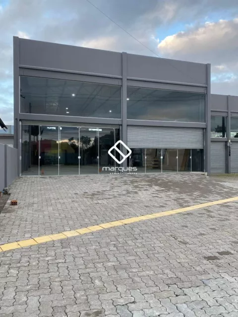 Prédio Comercial com 321m² à venda no bairro Laranjal, Pelotas