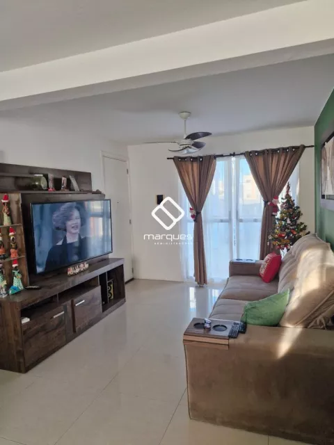 Apartamento com 3 quartos, 2 banheiros e 69m² à venda no bairro São Gonçalo, Pelotas